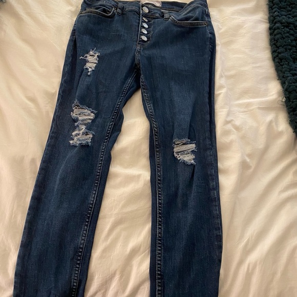 🦋Free People Button Fly Distressed Denim Jeans - Picture 3 of 4